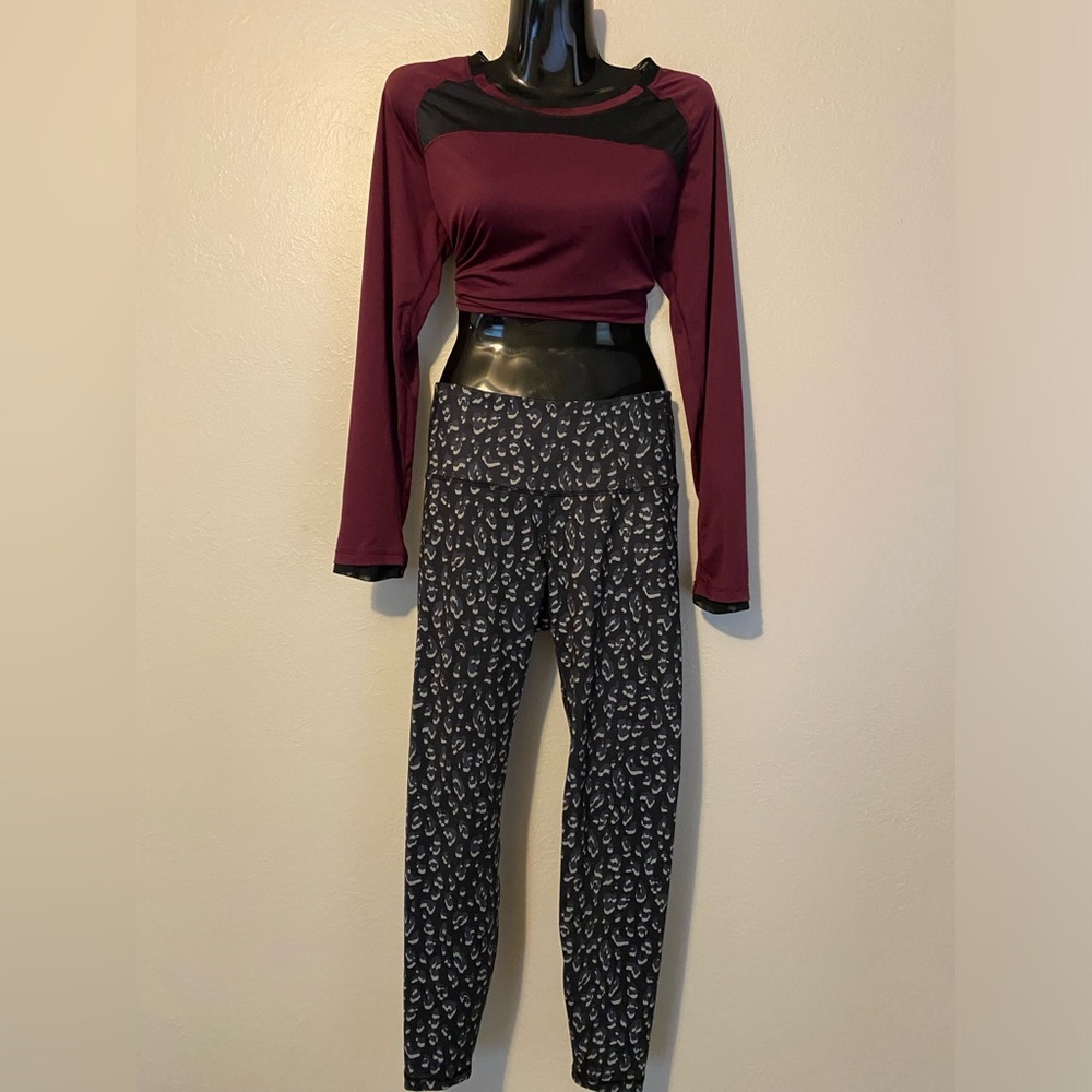 Old Navy Active, go-dry XS black and grey leopard print elevate leggings. - Picture 7 of 7